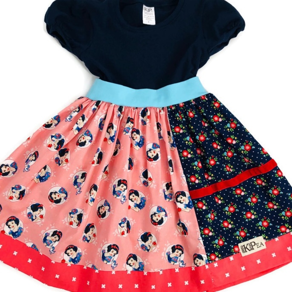 NEW KPea Original Snow White Print Dress Size 4